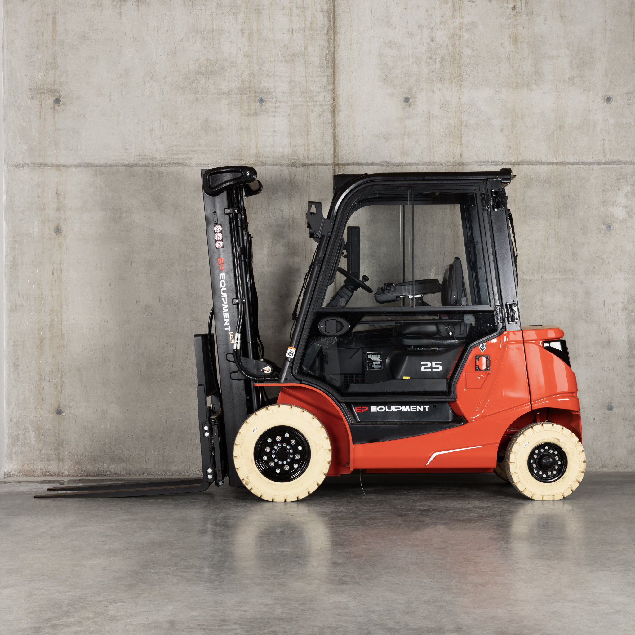 EP EFL25 PRO – 2,5 t Li-Ion Elektrostapler