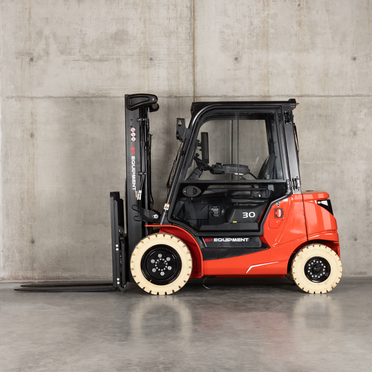 EP EFL30 PRO – 3,0 t Li-Ion Elektrostapler